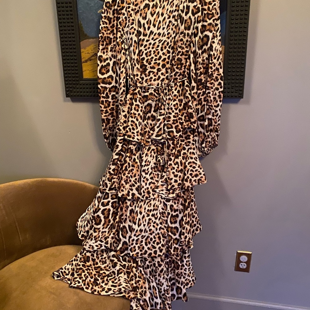 Hunter Bell CHELSEA DRESS

Long Sleeve Floral Midi Dress with Tiered Skirt